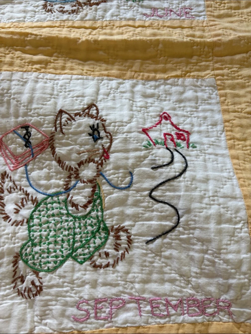 Vintage Embroidered Kitten Quilt Panel Throw - Yellow & White